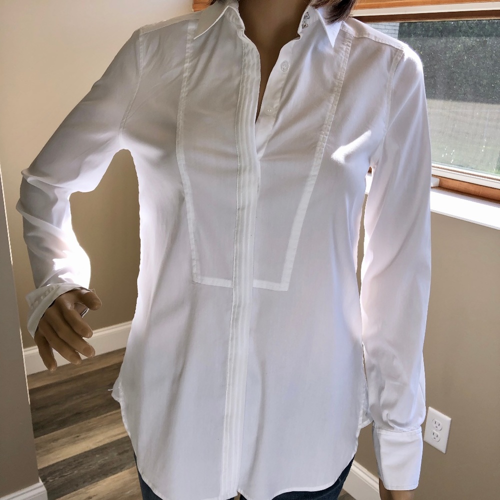 WHITE HOUSE/BLACK MARKET